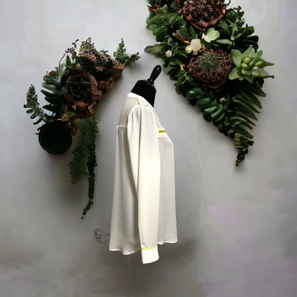 Romeo & Juliet Couture White Blouse - Picture 4 of 6